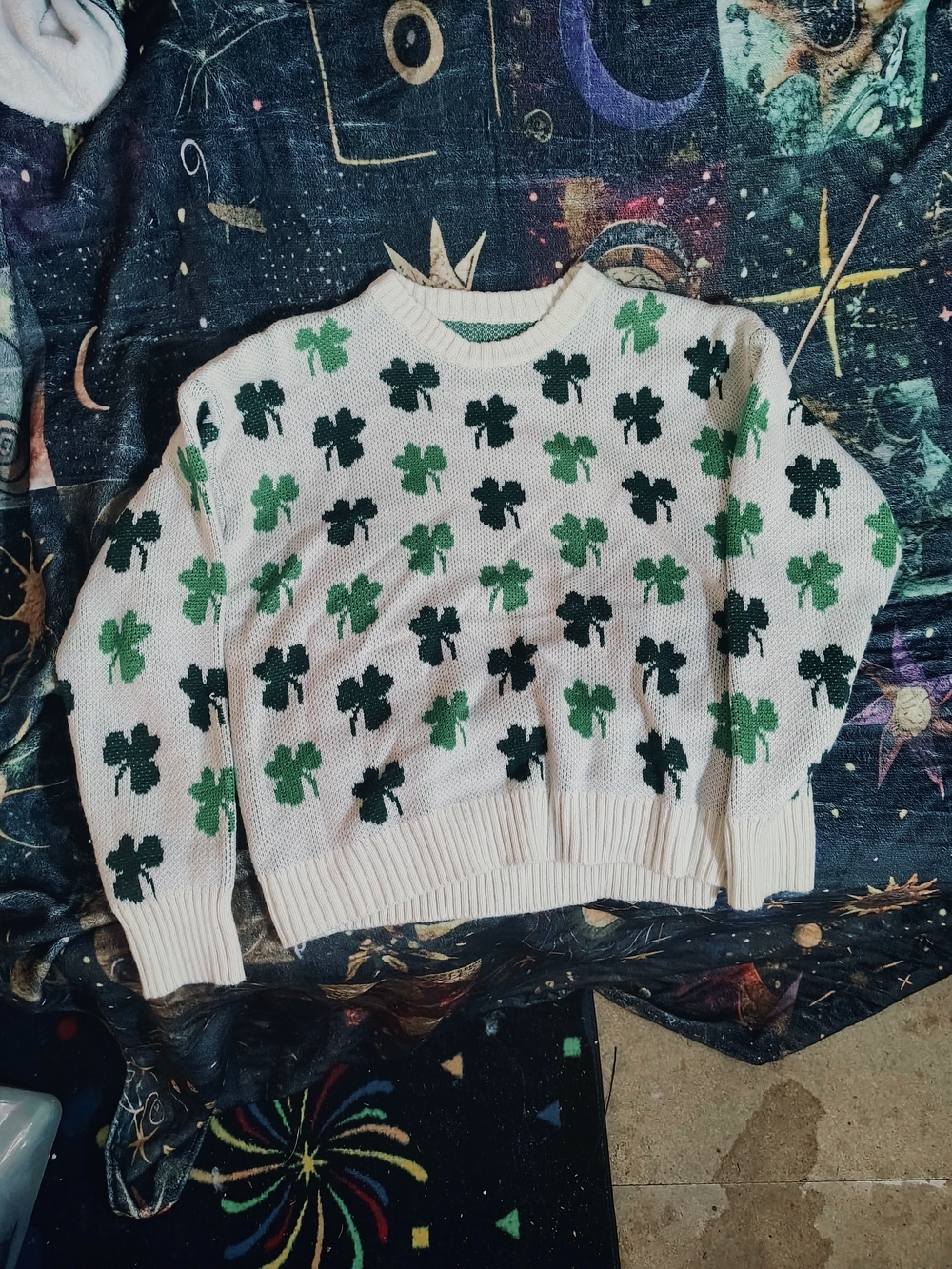 White & Green Shamrock Crewneck Sweater - Women